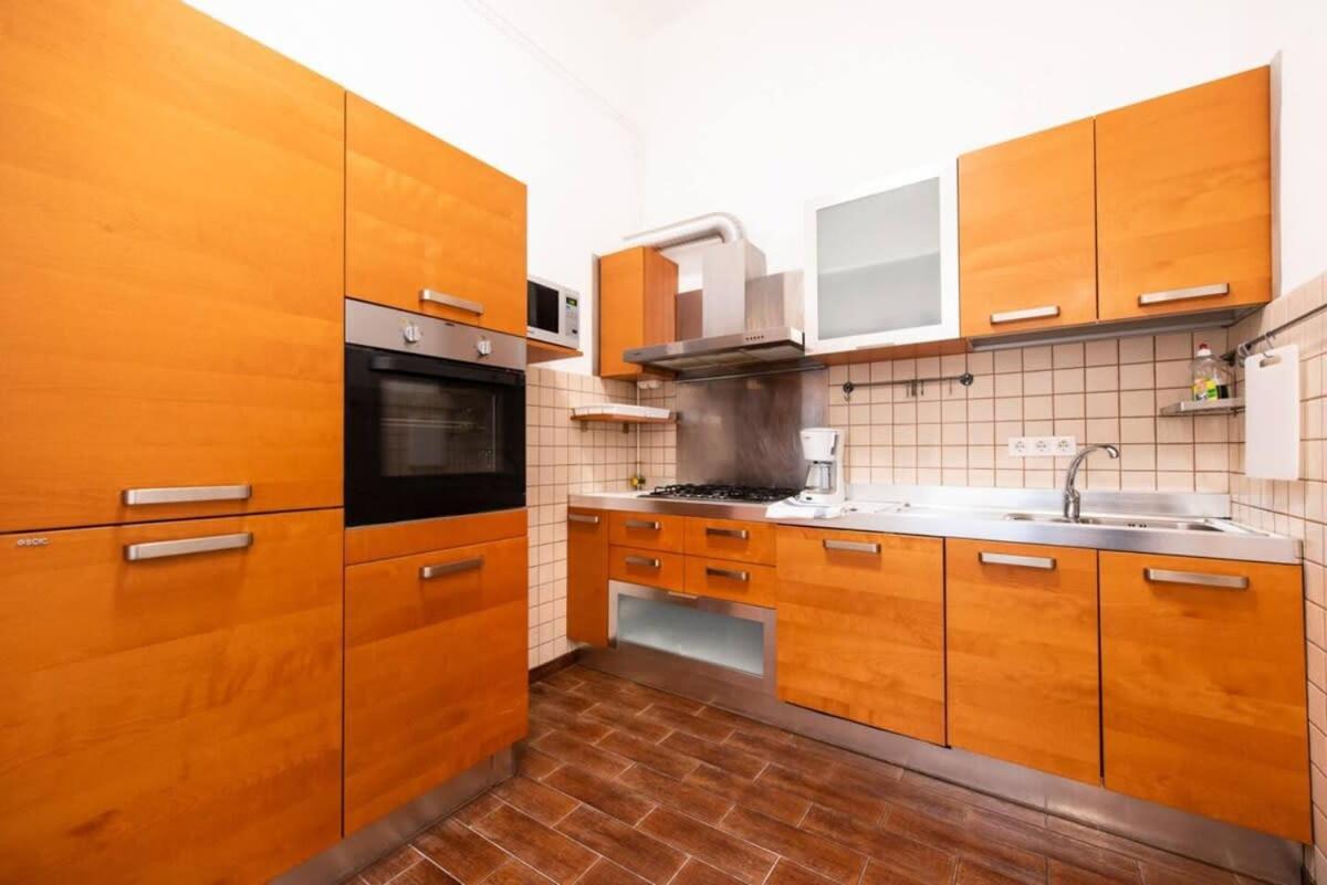 Very Central Convenient Large Ac Place Budapest Ngoại thất bức ảnh