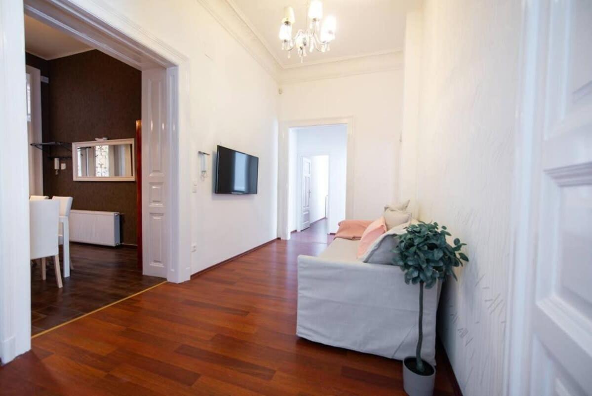 Very Central Convenient Large Ac Place Budapest Ngoại thất bức ảnh