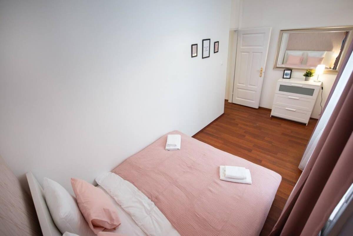 Very Central Convenient Large Ac Place Budapest Ngoại thất bức ảnh