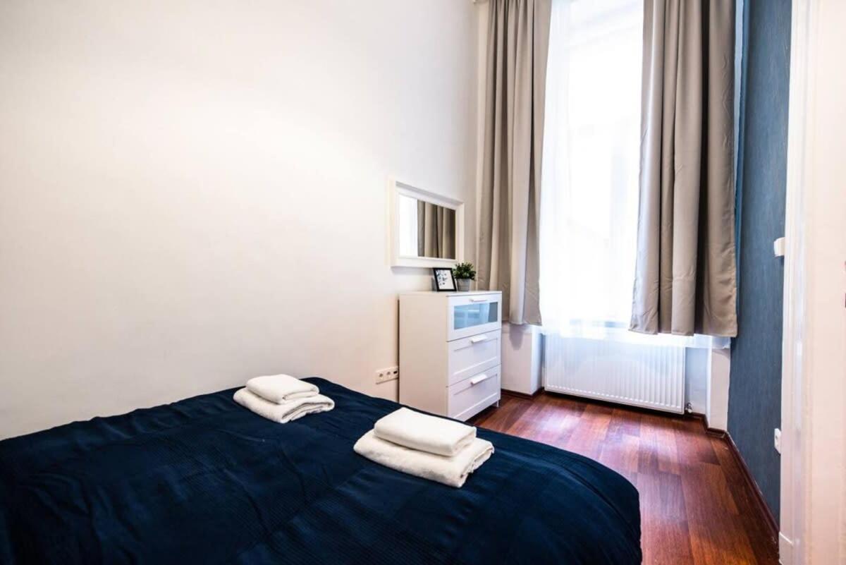 Very Central Convenient Large Ac Place Budapest Ngoại thất bức ảnh