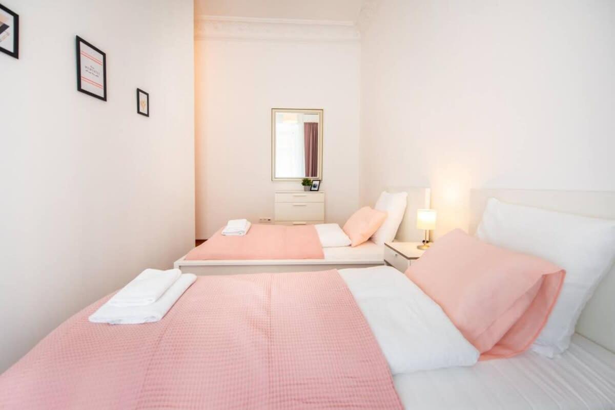 Very Central Convenient Large Ac Place Budapest Ngoại thất bức ảnh