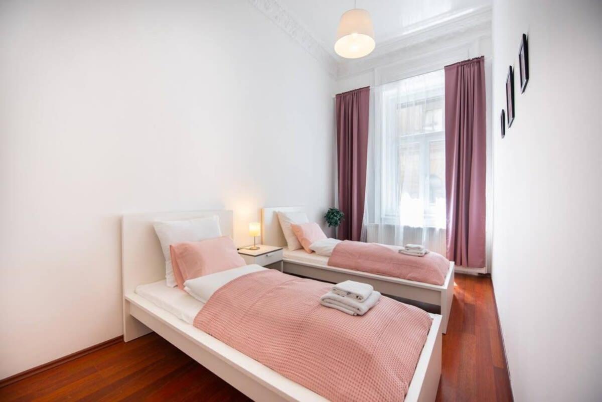 Very Central Convenient Large Ac Place Budapest Ngoại thất bức ảnh