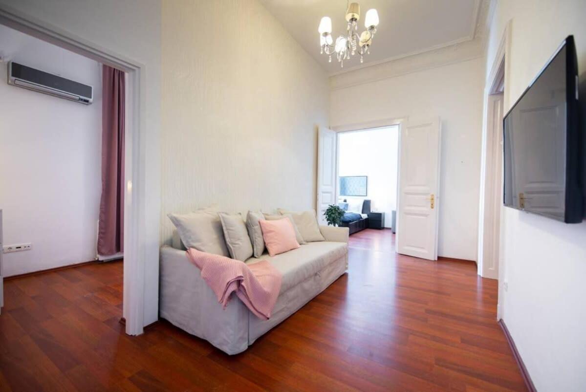 Very Central Convenient Large Ac Place Budapest Ngoại thất bức ảnh